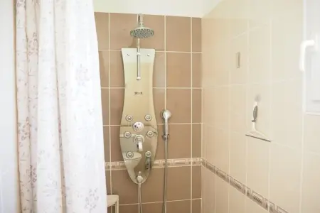 Ferienhaus in L'Isle-sur-la-Sorgue, Charmante villa de vacances avec piscine - Photo 9