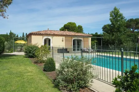 Ferienhaus in L'Isle-sur-la-Sorgue, Charmante villa de vacances avec piscine - Photo 13