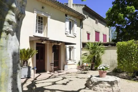 Doppelhaushälfte in Noves, Maison confortable à Noves avec accès à la piscine - Photo 1