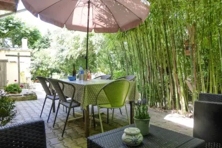 Doppelhaushälfte in Noves, Maison confortable à Noves avec accès à la piscine - Photo 2