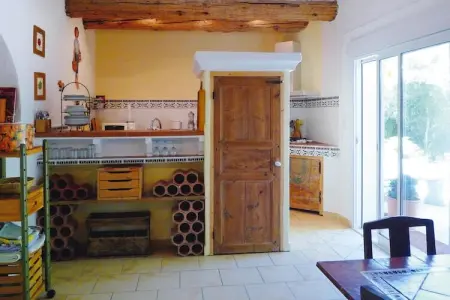 Doppelhaushälfte in Noves, Maison confortable à Noves avec accès à la piscine - Photo 5