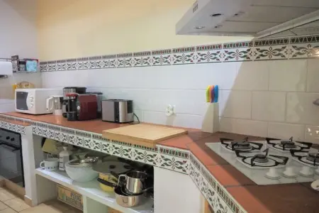 Doppelhaushälfte in Noves, Maison confortable à Noves avec accès à la piscine - Photo 6