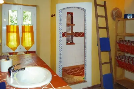 Doppelhaushälfte in Noves, Maison confortable à Noves avec accès à la piscine - Photo 10