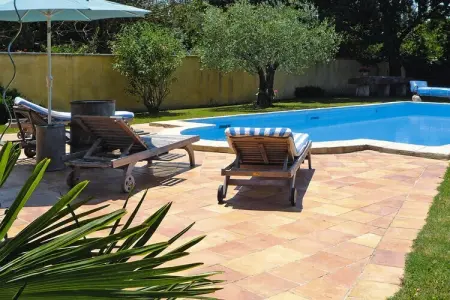 Doppelhaushälfte in Noves, Maison confortable à Noves avec accès à la piscine - Photo 13