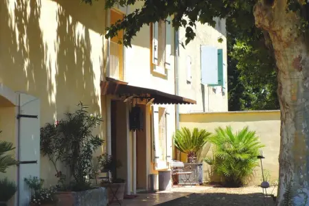 Doppelhaushälfte in Noves, Maison confortable à Noves avec accès à la piscine - Photo 16