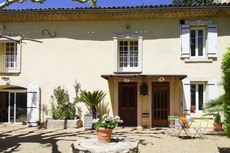 Doppelhaushälfte in Noves, Maison confortable à Noves avec accès à la piscine - Photo 18