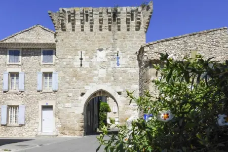 Doppelhaushälfte in Noves, Maison confortable à Noves avec accès à la piscine - Photo 19