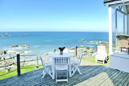 Das Meer vor der Türe 180° Panoramablick Plouescat, Maison de pêcheur en Bretagne près de la mer - Photo 1