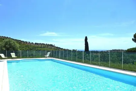 Doppelhaushälfte in Roquebrune-sur-Argens, Villa à Roquebrune vue mer et piscine - Photo 1