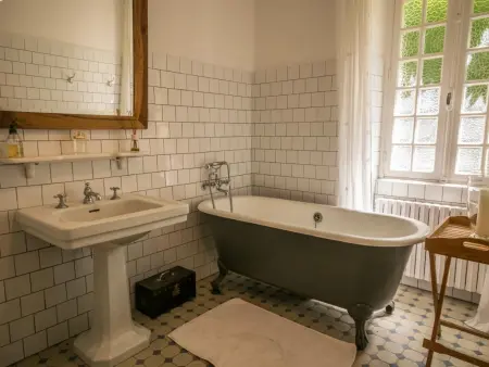 Manoir Bellevue, Maison de campagne avec vue et piscine - Photo 10