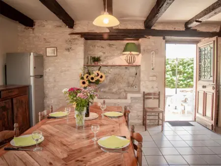 Maison Girou Haut, Maison française typique avec piscine et vues - Photo 9