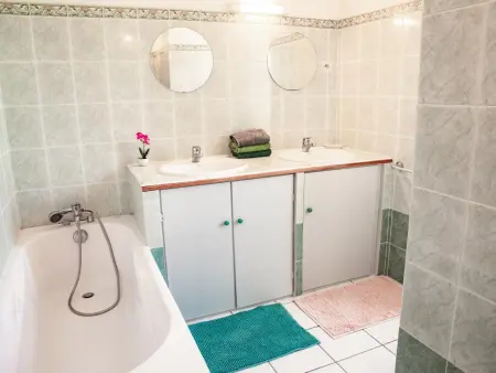 Maison Girou Haut, Maison française typique avec piscine et vues - Photo 18