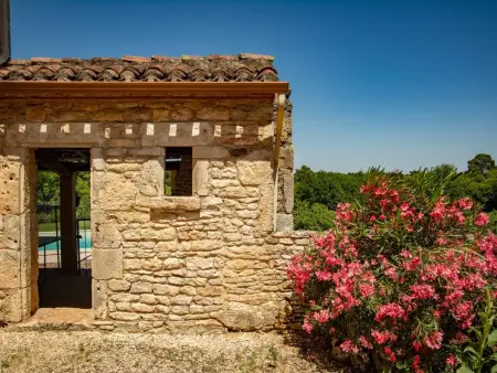 Maison Girou Haut, Maison française typique avec piscine et vues - Photo 36
