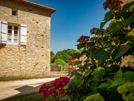 Maison Girou Haut, Maison française typique avec piscine et vues - Photo 38
