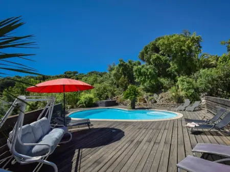Vue Jardin, Maison avec piscine privée près de la mer - Photo 1
