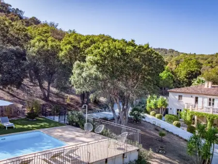 La Tropezienne, Villa de luxe avec grande piscine et jardin - Photo 29