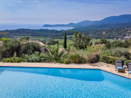 Le Bayol, Villa provençale avec piscine et vue sur la mer - Photo 1