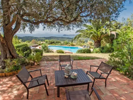 Le Bayol, Villa provençale avec piscine et vue sur la mer - Photo 13