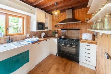 Charmante habitation pour 8 Adultes, Maison de vacances א Biטvre avec jardin - Photo 3