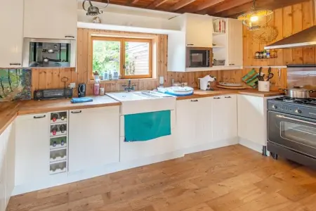 Charmante habitation pour 8 Adultes, Maison de vacances א Biטvre avec jardin - Photo 11