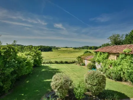 Grande Gite Bassoues, Chalet tranquille avec piscine privée et vue - Photo 1