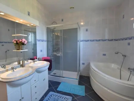 Grande Gite Bassoues, Chalet tranquille avec piscine privée et vue - Photo 15