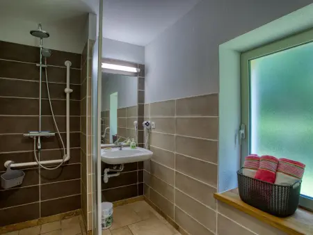 Maison spacieuse avec piscine privée et animaux acceptés - Photo 12