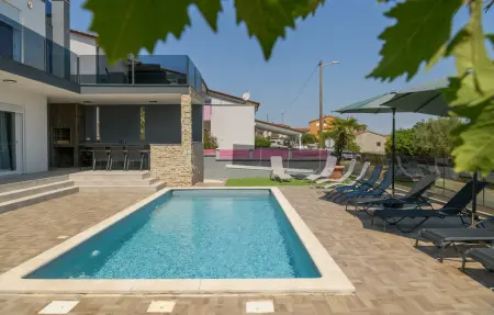 Maison 10 personnes à Liznjan - Photo 1