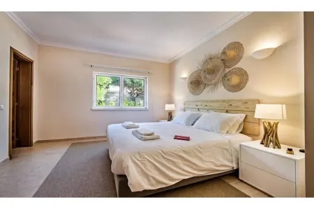Praia Verde, Grande villa avec piscine privée à distance de marche de la plage - Photo 13