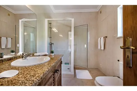 Praia Verde, Grande villa avec piscine privée à distance de marche de la plage - Photo 18