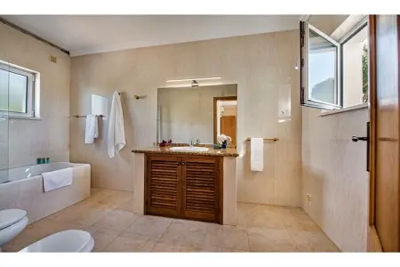 Praia Verde, Grande villa avec piscine privée à distance de marche de la plage - Photo 23