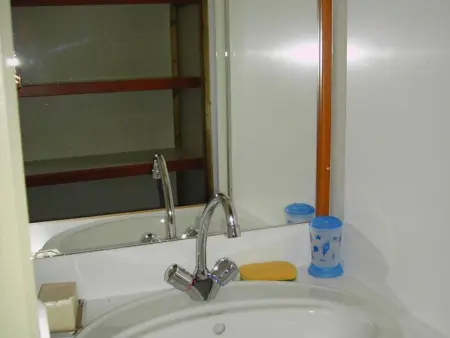 Chalets avec Animaux, Terrasse et Parking, Gite 5 personnes à Échassières - Photo 8