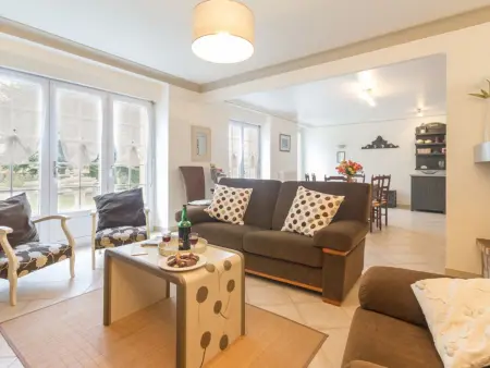 Maison familiale avec piscine, grand jardin clos et équipements de loisirs - Photo 2