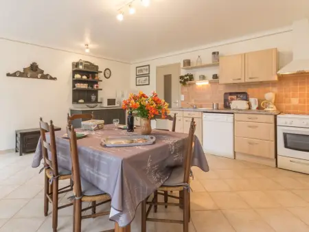 Maison familiale avec piscine, grand jardin clos et équipements de loisirs - Photo 3