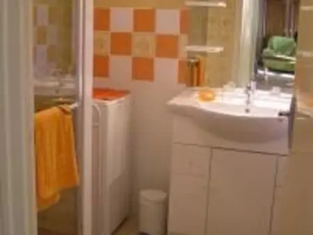 Gîte Champêtre avec Piscine Chauffée, Cheminée, et Terrasse en Plein Sud - Photo 8