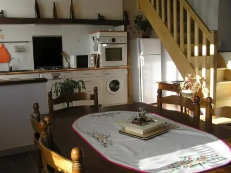 Gîte calme avec piscine chauffée, cheminée, salle de jeux et vélos - parfait pour familles et amis - Photo 3