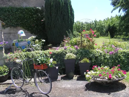 Gîte calme avec piscine chauffée, cheminée, salle de jeux et vélos - parfait pour familles et amis - Photo 11