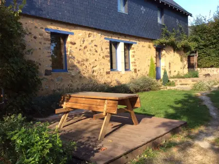 Gîte familial restauré en pleine nature avec terrasse, proche forêt, idéal pour groupes et PMR - Photo 2