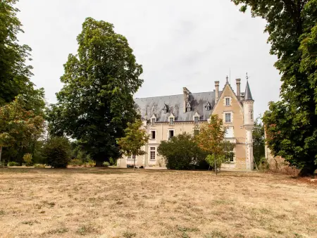 Gîte unique dans propriété historique avec musée, proche Châteauroux, 4 chambres, cheminée, fibre, parking. - Photo 12