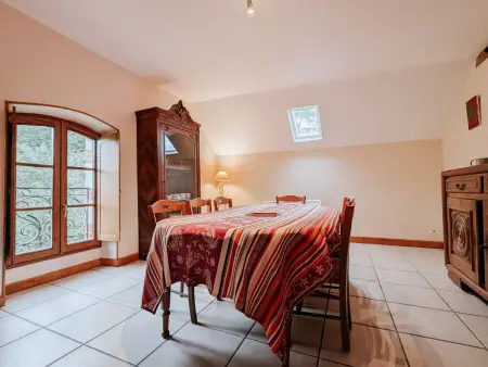 Gîte unique dans propriété historique avec musée, proche Châteauroux, 4 chambres, cheminée, fibre, parking. - Photo 13