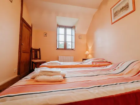 Gîte unique dans propriété historique avec musée, proche Châteauroux, 4 chambres, cheminée, fibre, parking. - Photo 17