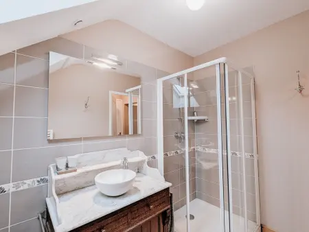 Gîte unique dans propriété historique avec musée, proche Châteauroux, 4 chambres, cheminée, fibre, parking. - Photo 18