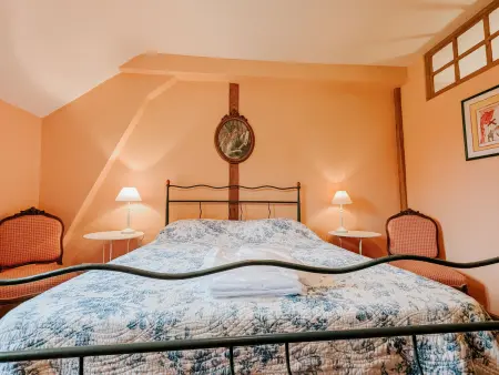 Gîte unique dans propriété historique avec musée, proche Châteauroux, 4 chambres, cheminée, fibre, parking. - Photo 20