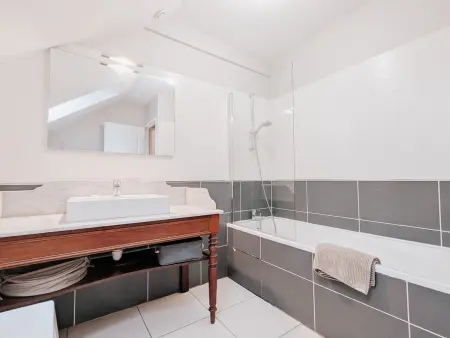 Gîte unique dans propriété historique avec musée, proche Châteauroux, 4 chambres, cheminée, fibre, parking. - Photo 24