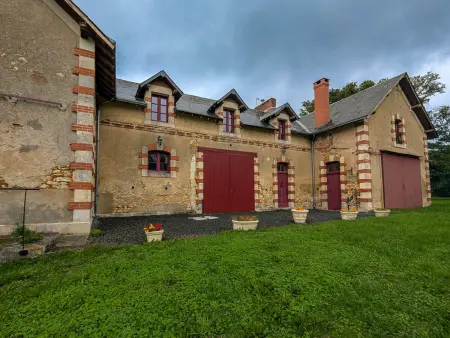 Gîte unique dans propriété historique avec musée, proche Châteauroux, 4 chambres, cheminée, fibre, parking. - Photo 25