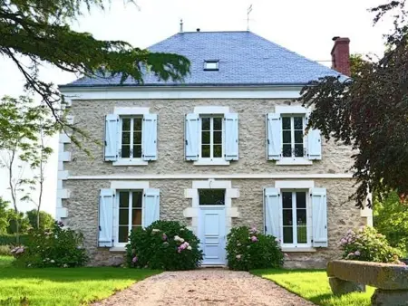 Maison de maître au cœur du Berry avec étang privé, grand jardin et vaste propriété - Photo 3