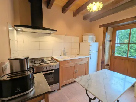 Maison de Caractère Rénovée avec Jardin, Terrasse, et Proche du Château Guillaume - Photo 3