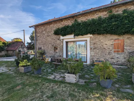 Belle maison en pierre au cœur du Berry avec jardin, terrasse, et activités familiales à proximité - Photo 2