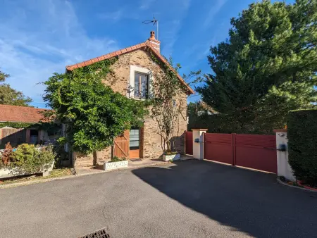 Belle maison en pierre au cœur du Berry avec jardin, terrasse, et activités familiales à proximité - Photo 9