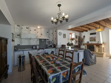 Belle maison en pierre au cœur du Berry avec jardin, terrasse, et activités familiales à proximité - Photo 19